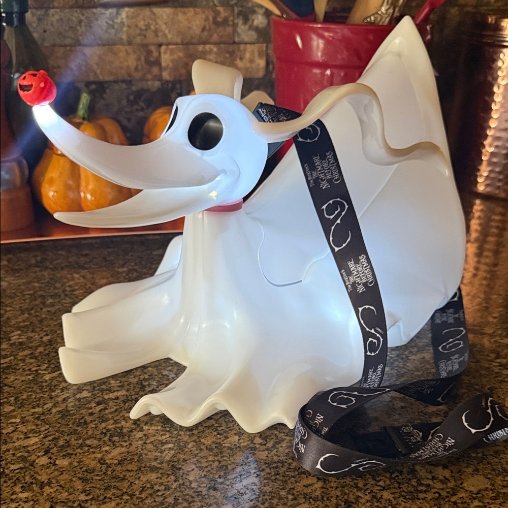 Disneyland light up ZERO popcorn bucket!